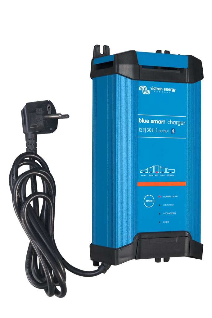 Blue Smart IP22 Charger 12/30(1) 230V UK